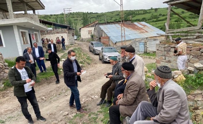 Kaymakam Tekin ve Başkan Bedir mahalle ziyaretlerini sürdürüyorlar