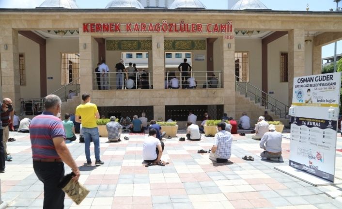 Kernek Karagözlüler Cami ibadete açıldı