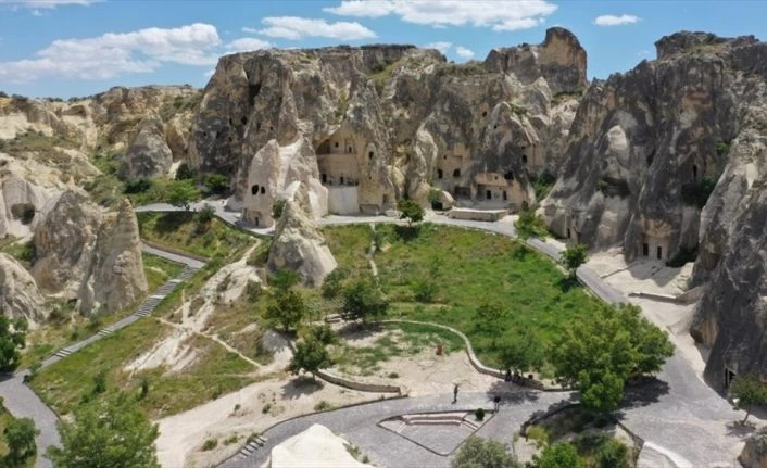 Kültür ve Turizm Bakanlığına bağlı 300