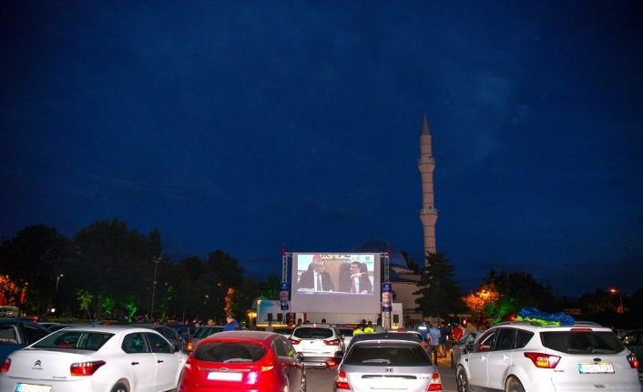 Malatya’da korona virüs günlerinde otomobilde sinema keyfi