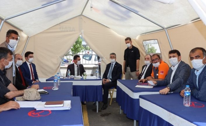 MHP Genel Başkan Yardımcısı Prof. Dr. Kamil Aydın Çat’ta depremzedelerle bir araya geldi