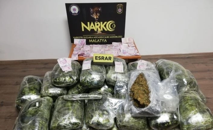 Otomobilin bagajında 110 kilo esrar ele geçirildi