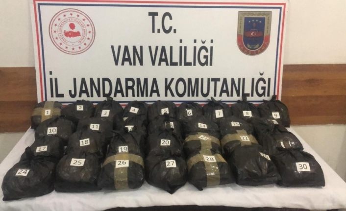 Özalp ilçesinde 30 kilogram metamfetamin ele geçirildi