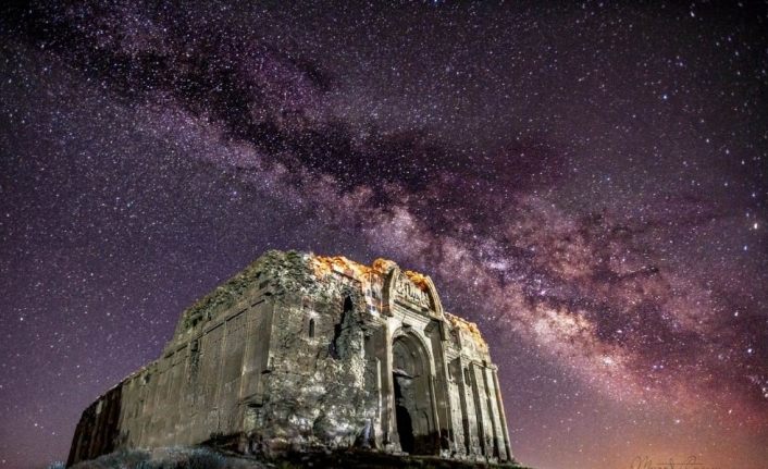 Van'da bin 700 yıllık kilise, ilk kez gece fotoğraflandı