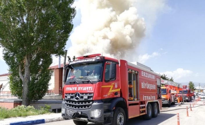 Sporcuların kaldığı sosyal tesiste feci yangın