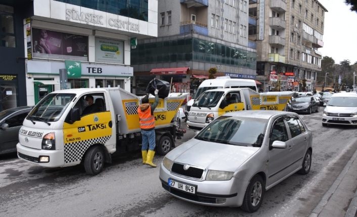 Tatvan’da çöp taksiler görev başında