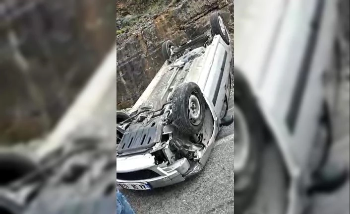 Ters dönen otomobildeki aile kazayı yara almadan atlattı