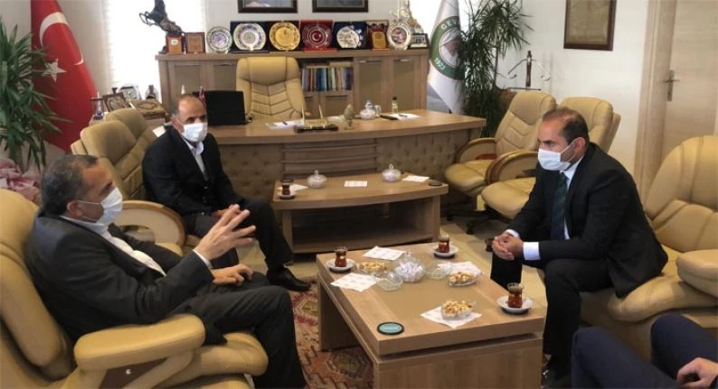 Van Gevaş Belediye Başkanı Sezer Ak Parti Van Milletvekili Arvas’a teşekkür etti