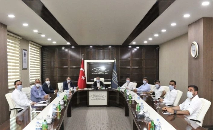Van TSO Yönetim Kurulu Başkanı Takva: “İthalatı yapılan 5 bin 800 ton karpuz çürümeye terk edilmiş”