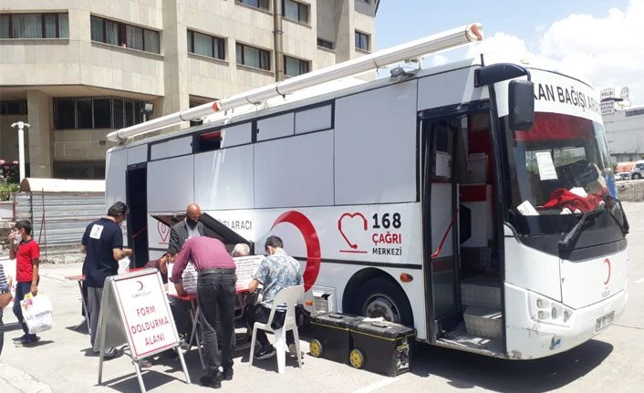 Van’da Kızılay kan bağış kampanyasına yoğun ilgi