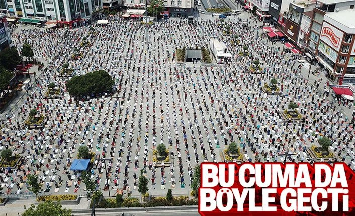 Van’da sosyal mesafeli üçüncü Cuma namazı