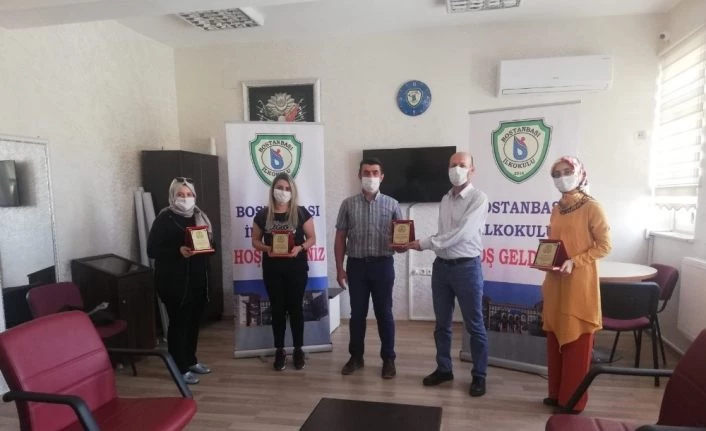Velilerden öğretmenlere plaket