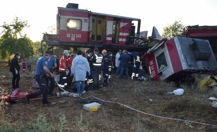 Yük trenleri çarpıştı: 1 ölü, 4 yaralı