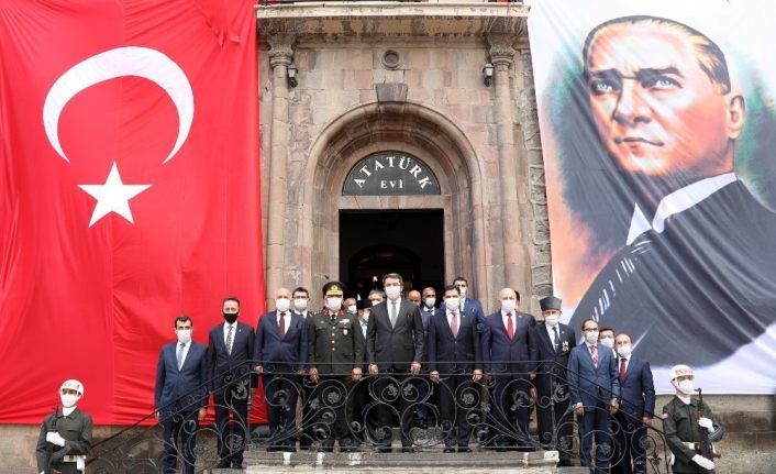 Atatürk’ün Erzurum’a gelişinin 101. yıl dönümü törenlerle kutlandı