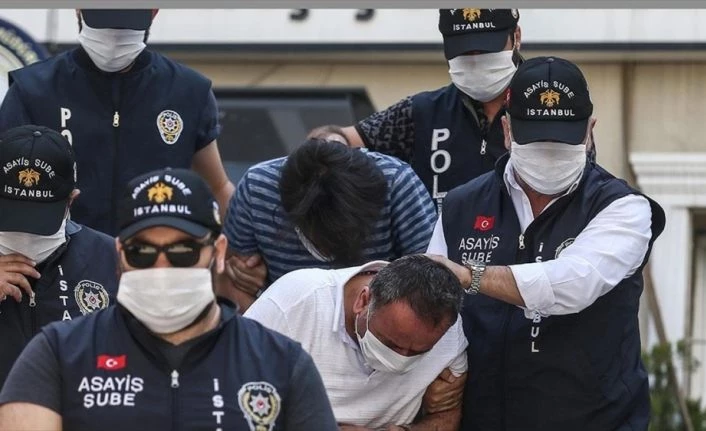 Bakan Albayrak ve ailesine yönelik hakaret içerikli paylaşımda bulunan 2 kişi tutuklandı