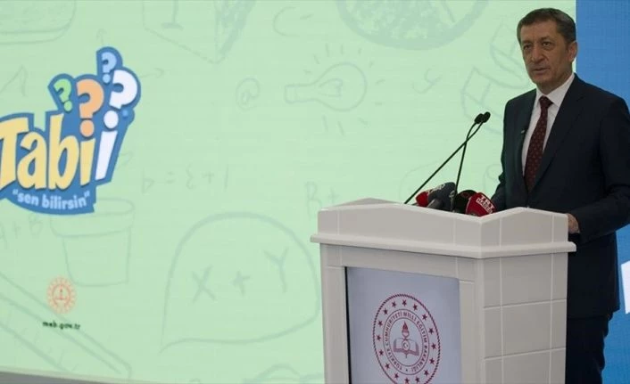 Bakan Ziya Selçuk ortaokul öğrencileri için eğlenceli mobil uygulama 