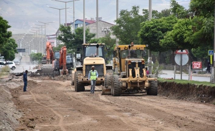 Cumhuriyet Caddesi’nde asfalt yapım çalışmalarına başlandı