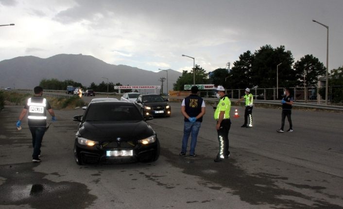 Erzincan polisinden ‘Huzur Uygulaması’