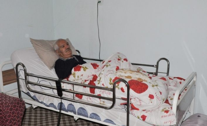 Erciş'te felçli hastaya Kaymakam Mehmetbeyoğlu destek çıktı