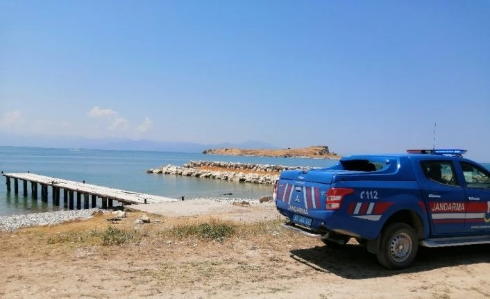 Gölde batan tekneyi arama çalışmaları devam ediyor