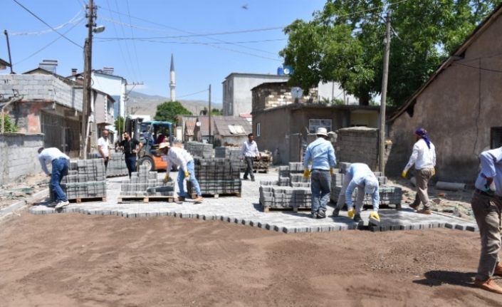 Menekşe Caddesi’nde çalışmalar tamamlanmak üzere