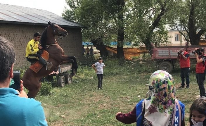 TDED Erzurum’dan “Türkün Kanadı At” programı