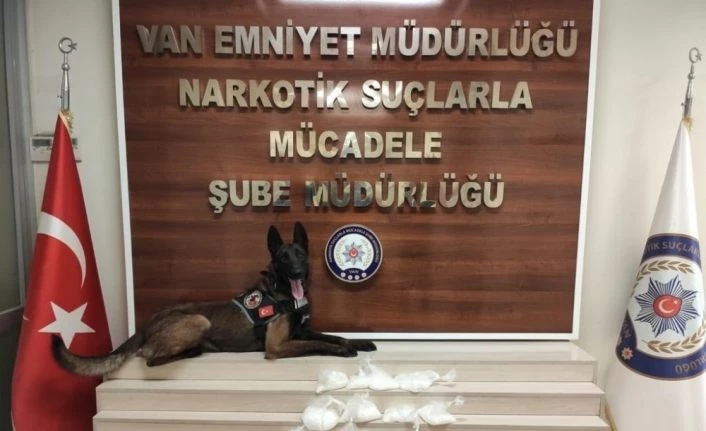 Valizin taban kısmında 3 kilo metamfetamin ele geçirildi