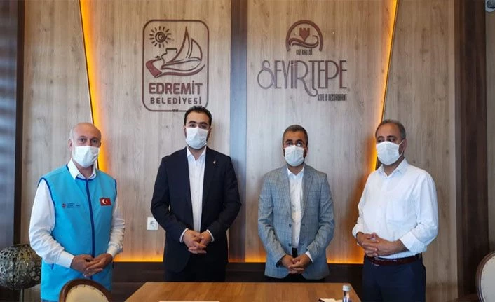Van Edremit Belediye Başkanı Say Kurban’ını TDV'ye bağışladı
