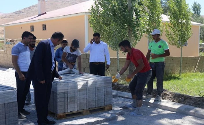 Van Gürpınar Belediyesi parke taşı için Fırat Durmaz Yapı İnşaat ile sözleşme imzaladı
