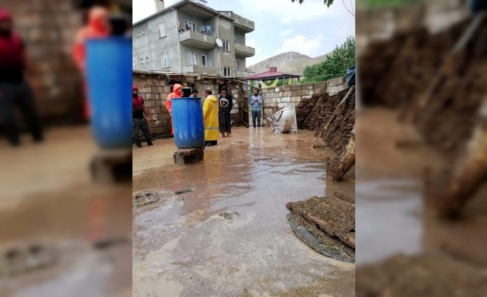 Son dakika!.. Van’da sel felaketi: 2 yaralı