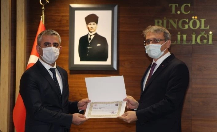 Bingöl’de yeni yıl öncesi sağlıkçılara anlamlı ödül
