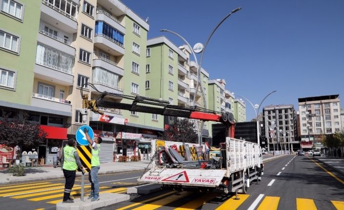 Van Büyükşehir Belediyesi 868 kilometre yol çizgisi çekti