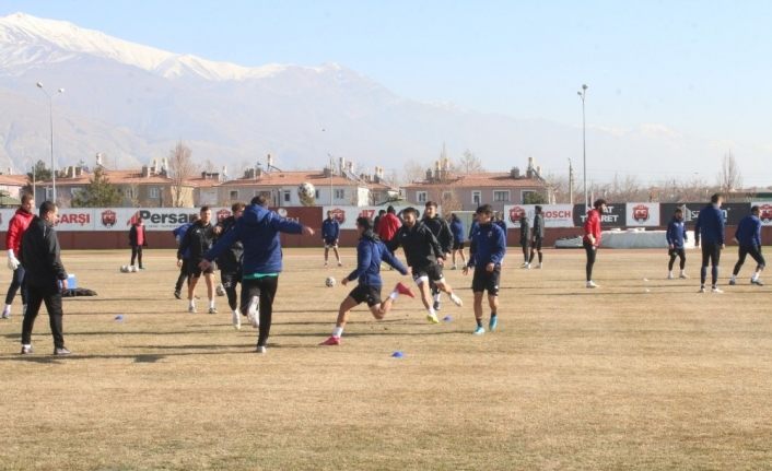 24Erzincanspor 2. devreye hazır