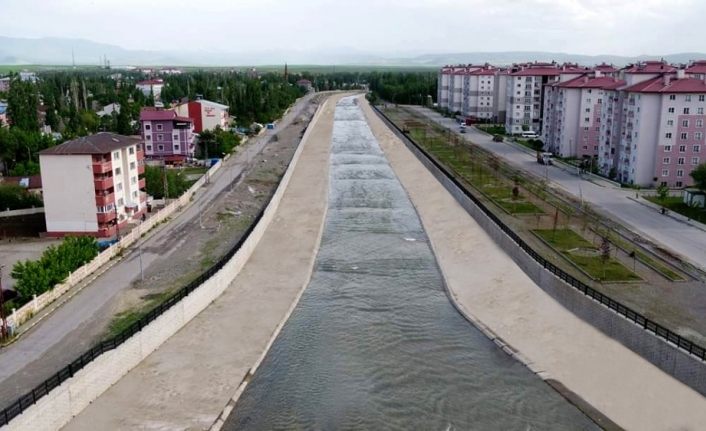 Ağrı İl merkezi Taşlıçay Deresi ıslah çalışmaları tamamlandı