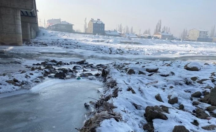 Ağrı’da kar yok, don var