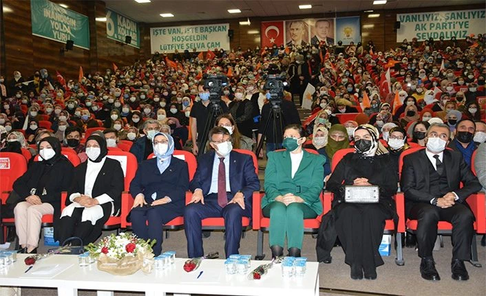 AK Parti Van İl Kadın Kolları'nda kimler görev aldı?