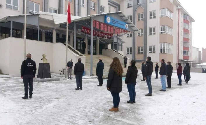 Ardahan’da tüm okullarından İstiklal Marşı sesleri yükseldi