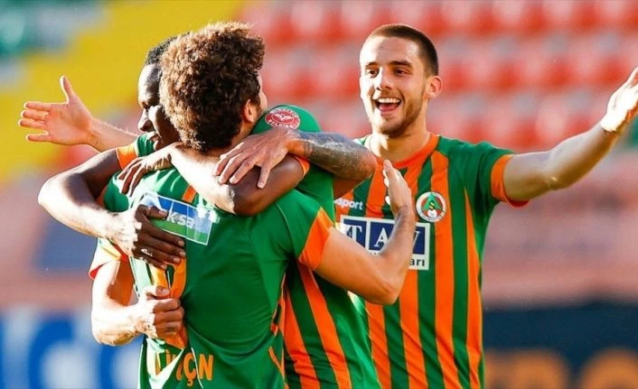 Aytemiz Alanyaspor 3 puanı 3 golle aldı