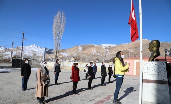 Başkale’de bayrak töreni