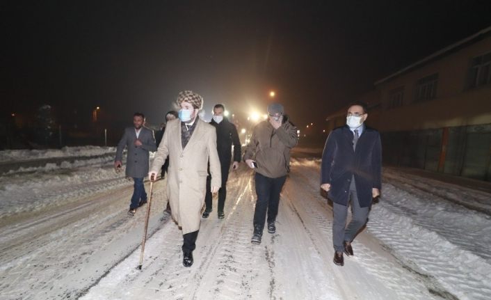 Başkan Sayan, kar temizleme çalışmalarını denetledi