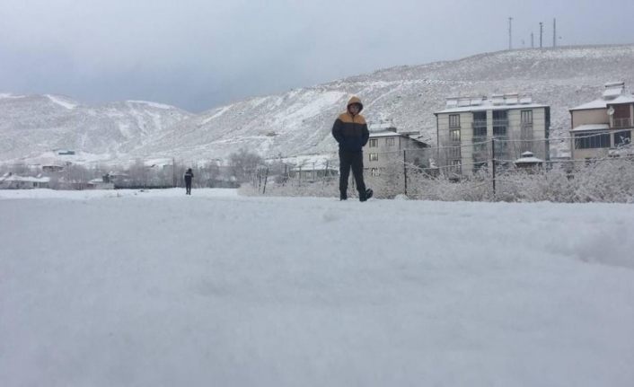 Beklenen kar geldi, o ilçe beyaza büründü