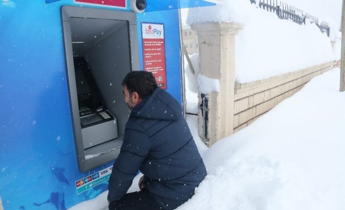 Bitlis kara gömüldü, 296 köy yolu ulaşıma kapandı