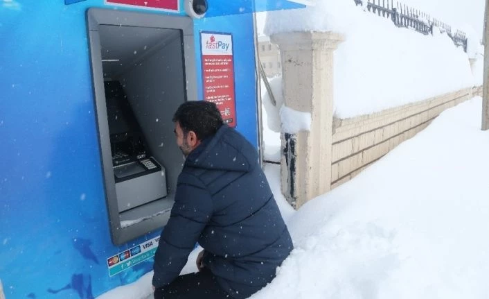 Bitlis kara gömüldü, 296 köy yolu ulaşıma kapandı