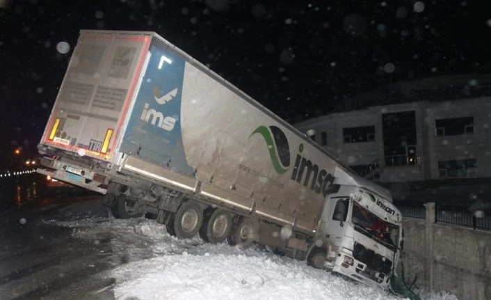 Bitlis’te tipi nedeniyle meydana gelen kazalarda 5 kişi yaralandı