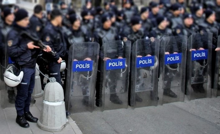 Boğaziçi Üniversitesi önündeki gösteride atılan 