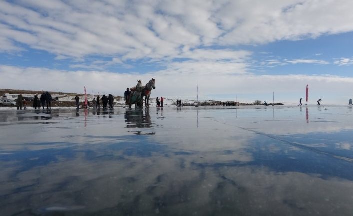 Çıldır Gölü’nde atlı kızak sezonu başladı