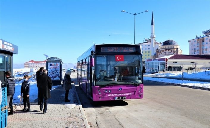 Edremit’te yeni otobüsler seferlere başladı