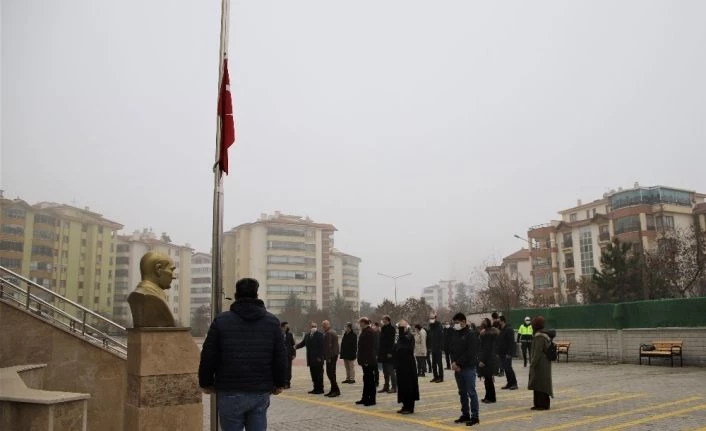 Elazığ’da bayrak töreni eşliğinde istiklal Marşı okundu