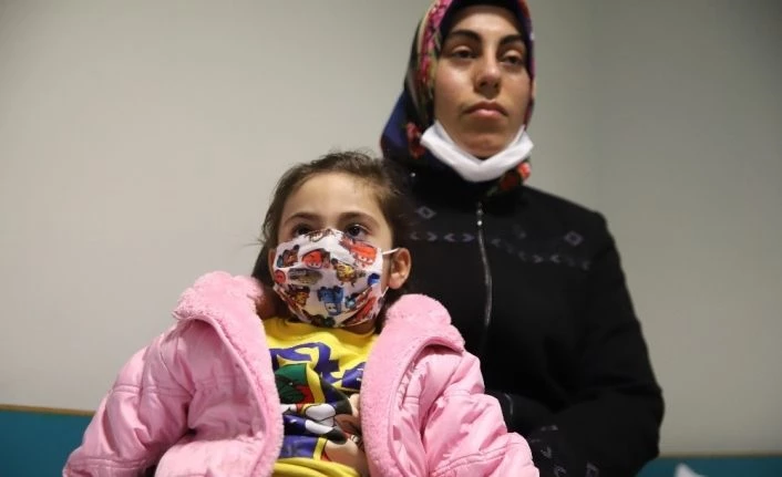 Elazığ’da enkazdan 28 saat sonra kurtulan anne Ayşe ve Yüsra Bebek, depremin izleriyle yaşıyor
