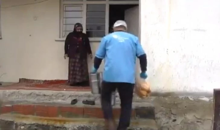 Erciş Kaymakamlığı’ndan ihtiyaç sahibi ailelere sıcak yemek desteği 